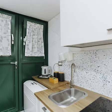Apartment 33 *